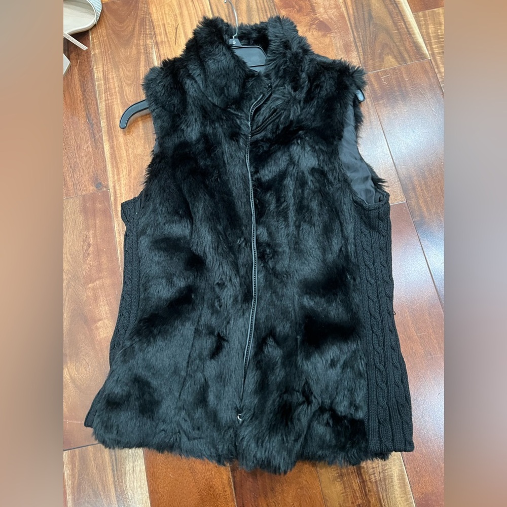 FURR KNIT VEST.😎🖤
